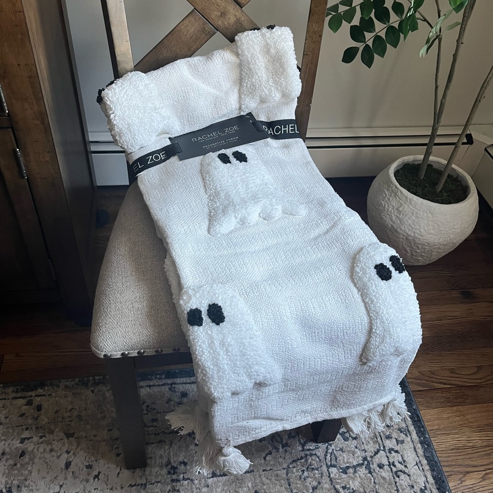 Halloween Rachel Zoe Viral Cream/White Ghost Throw Blanket NWT